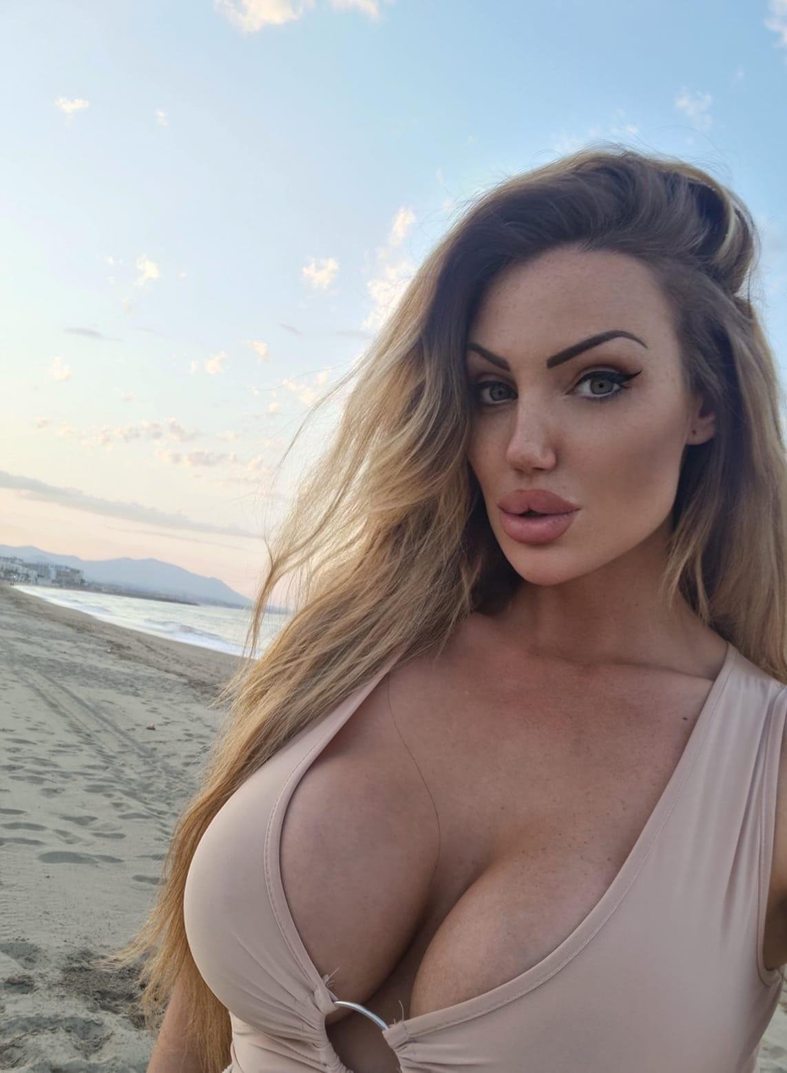 ChloéNeeHorny de Essonne, France